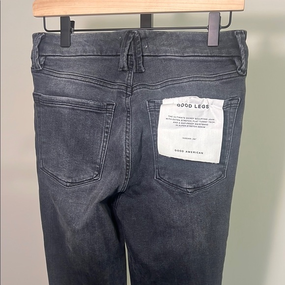 Good American Black Jeans Distressed - Picture 6 of 9